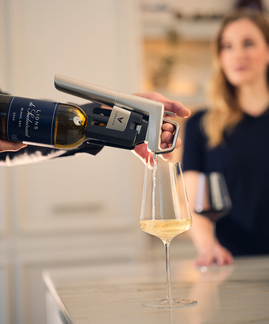 Pouring wine with the Coravin Timeless Six+